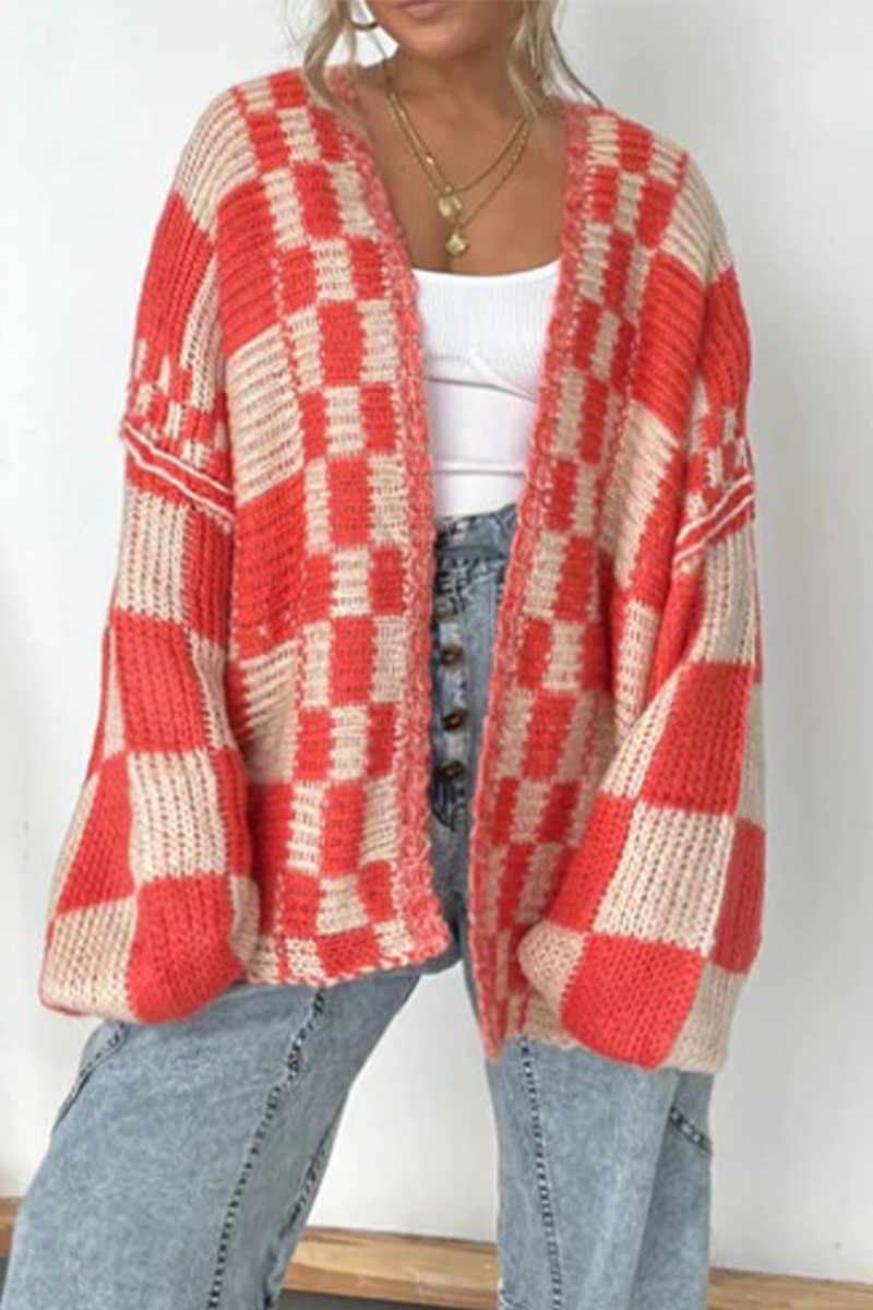 Eileen | Casual streetwear outerwear with check pattern and contrast V-neck