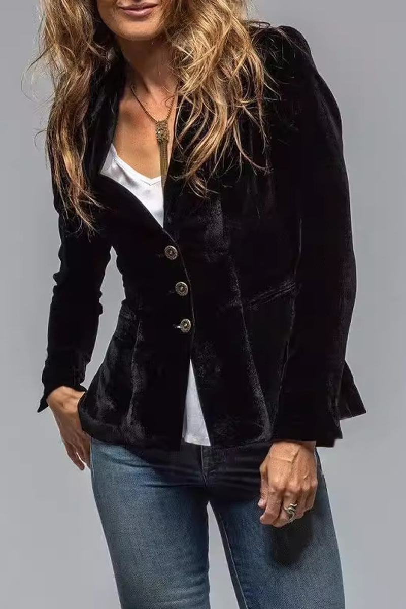 Eefje | Casual everyday outerwear with pocket buttons and reversible collar