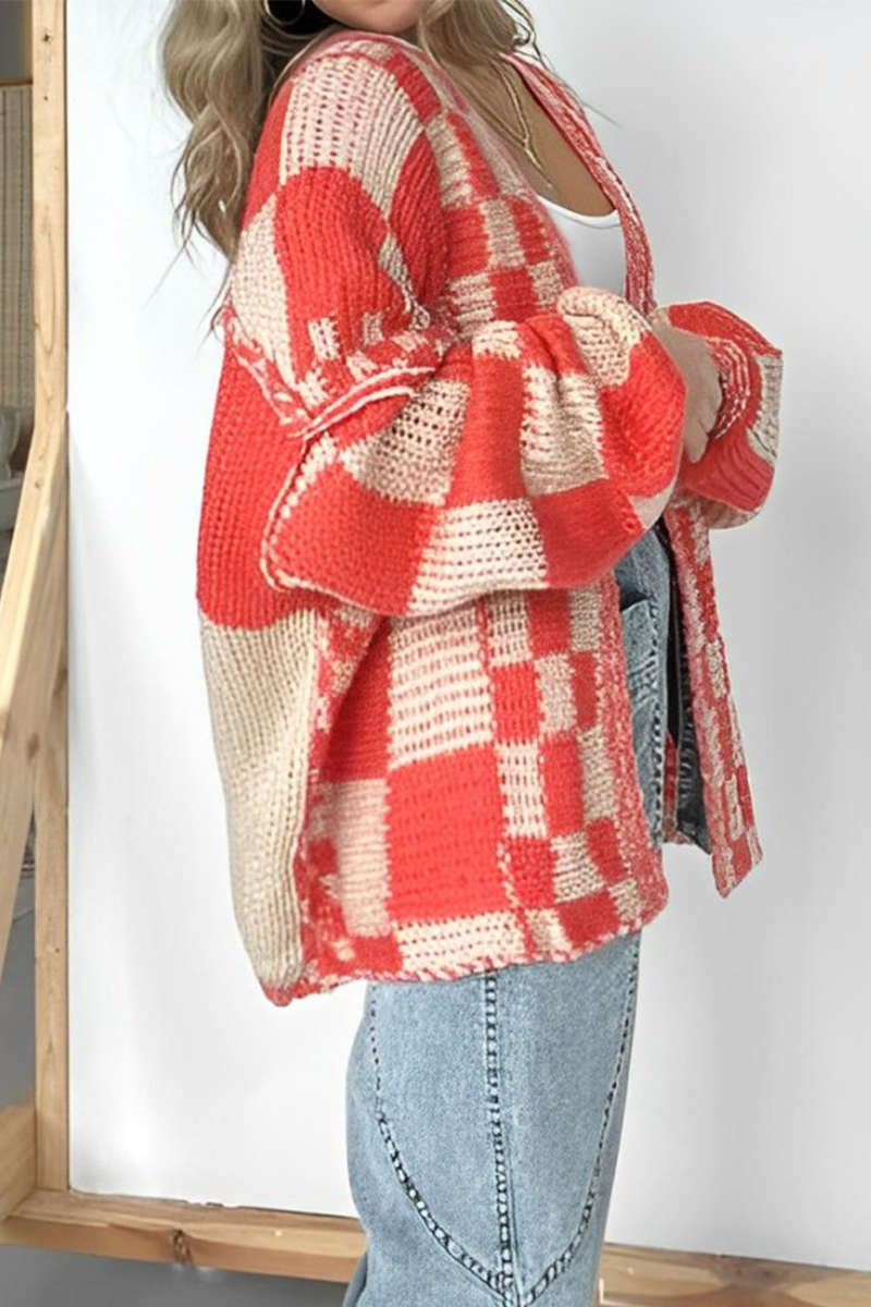 Eileen | Casual streetwear outerwear with check pattern and contrast V-neck