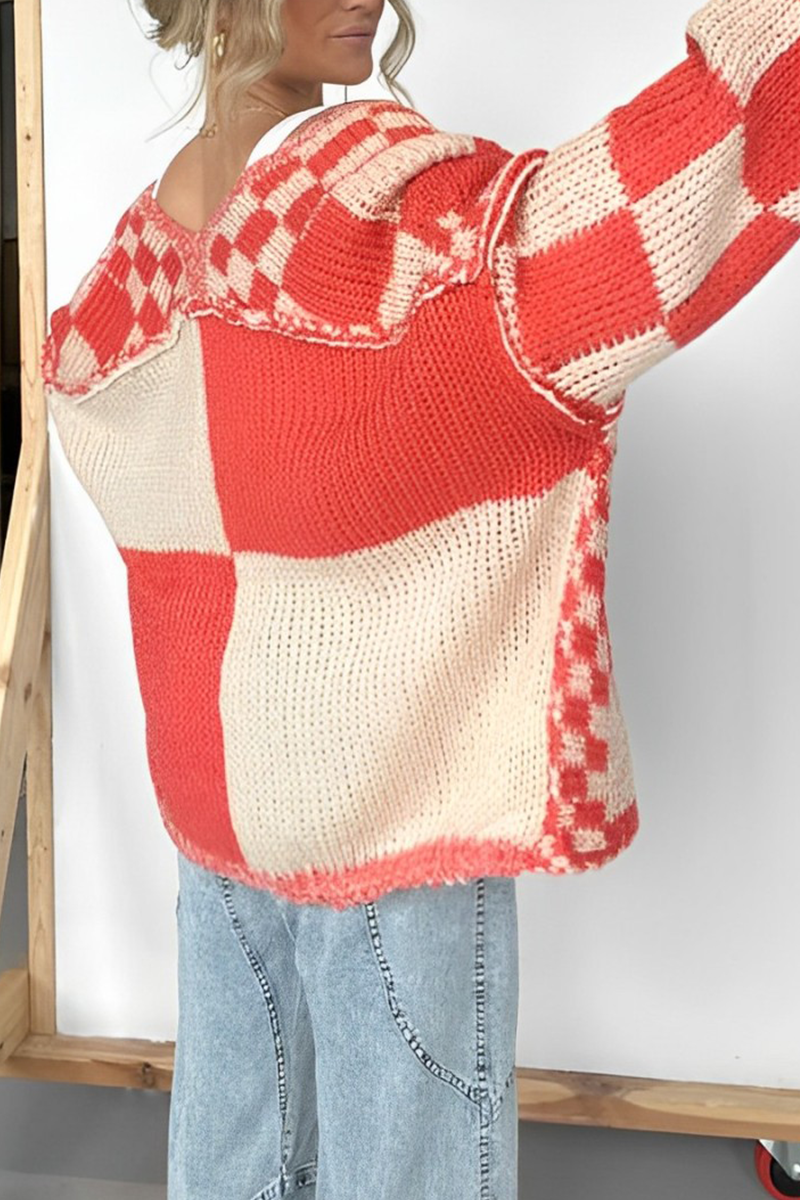 Eileen | Casual streetwear outerwear with check pattern and contrast V-neck