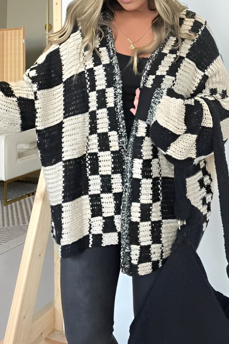 Eileen | Casual streetwear outerwear with check pattern and contrast V-neck