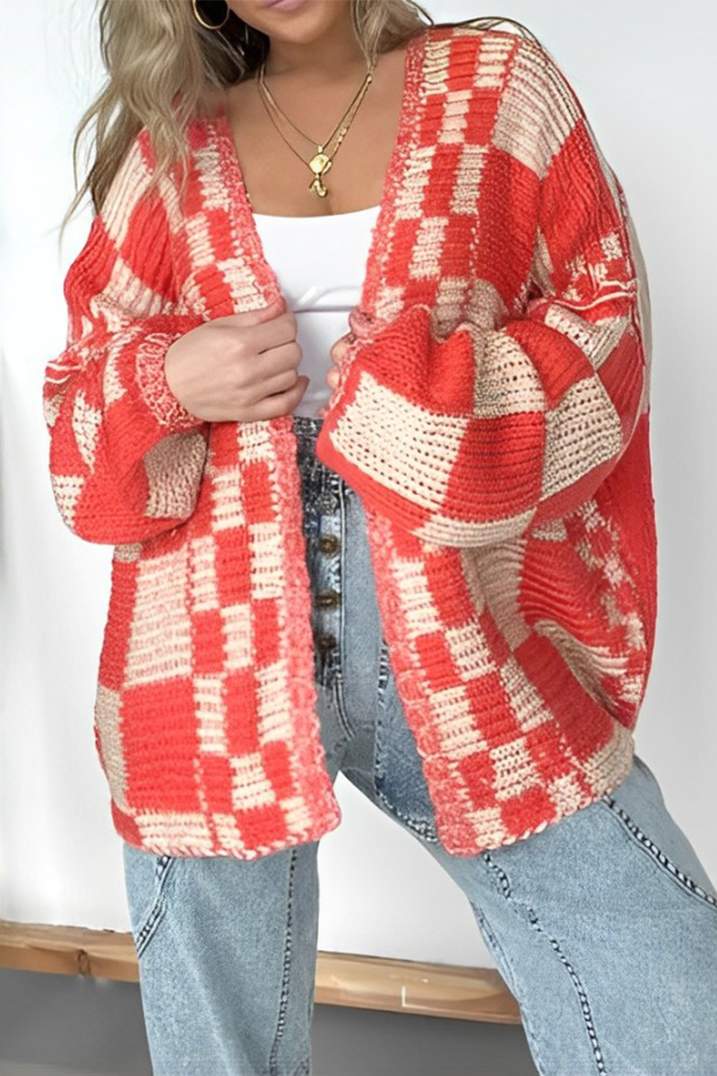 Eileen | Casual streetwear outerwear with check pattern and contrast V-neck