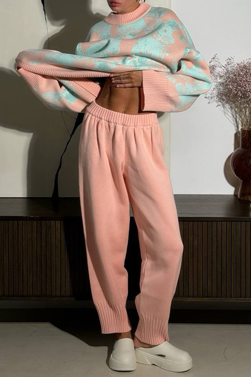 Estefanía | Casual two-piece suit with a geometric print and a contrasting O-neck and long sleeves