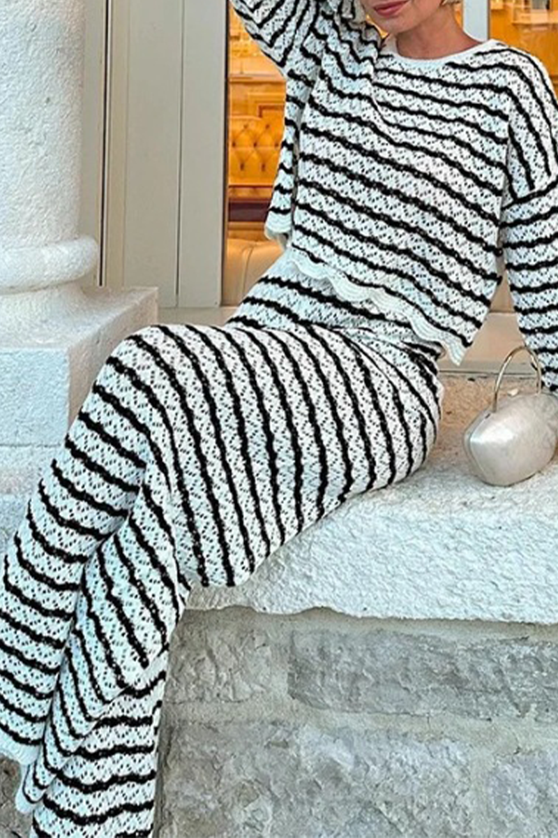 Eva | Casual striped two-piece suit with contrasting O-neck and long sleeves