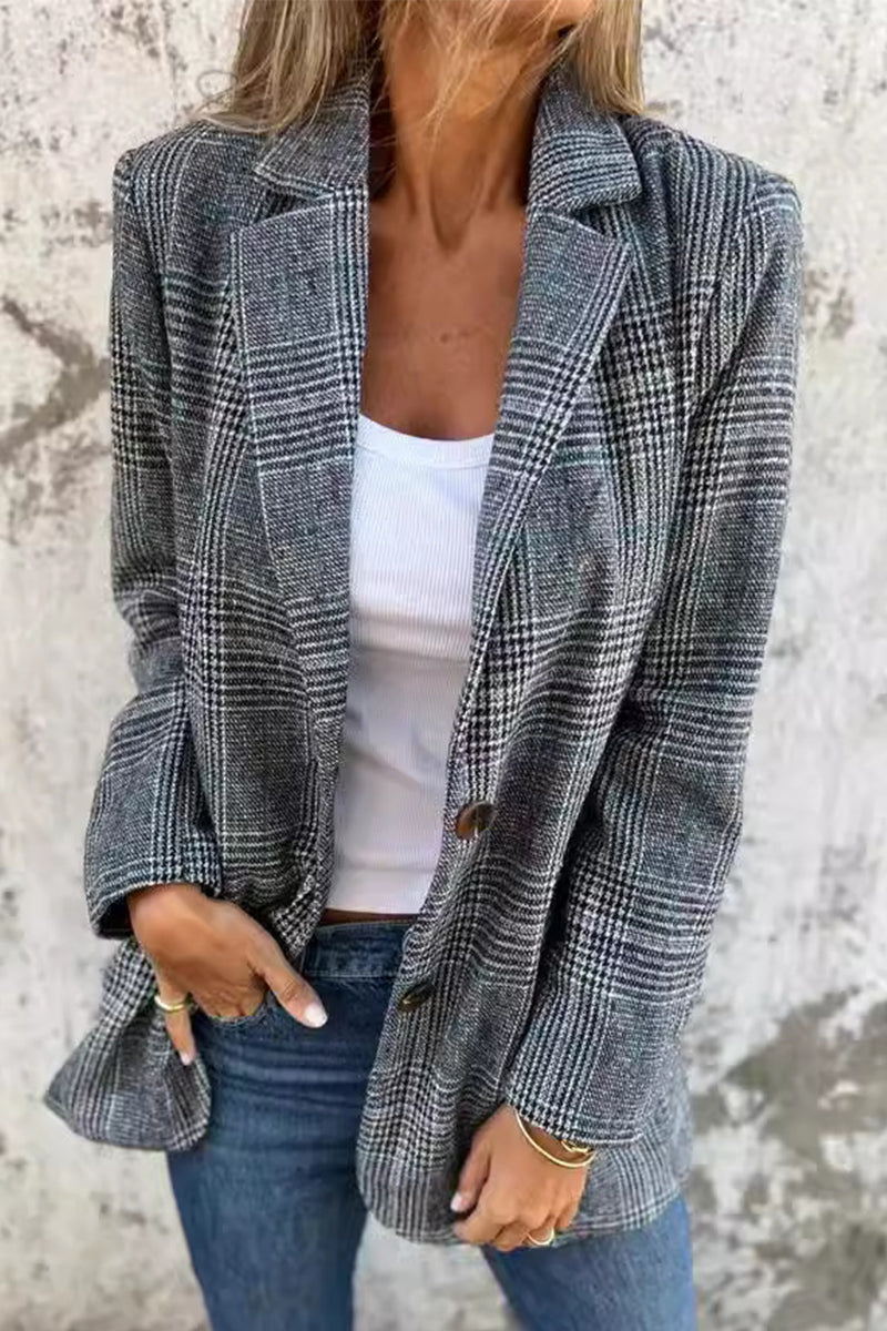 Evelina | Casual outerwear with checked buttons and contrasting turn-down collar