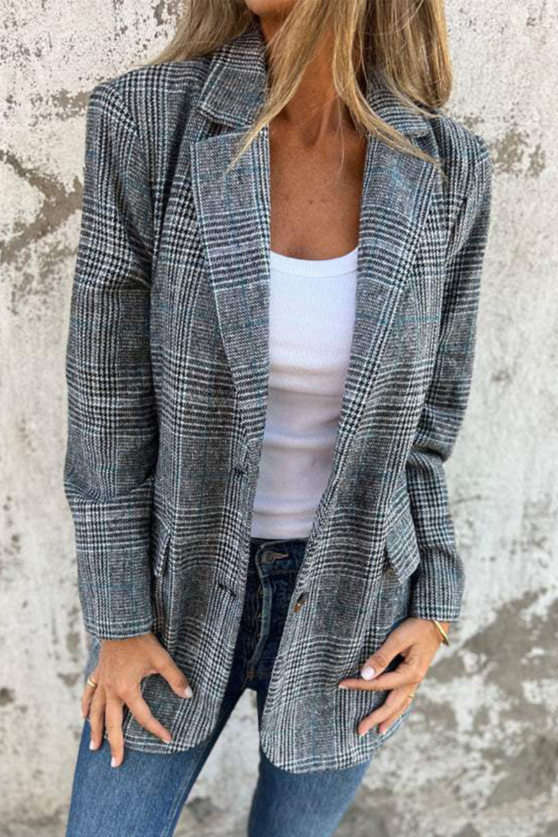 Evelina | Casual outerwear with checked buttons and contrasting turn-down collar