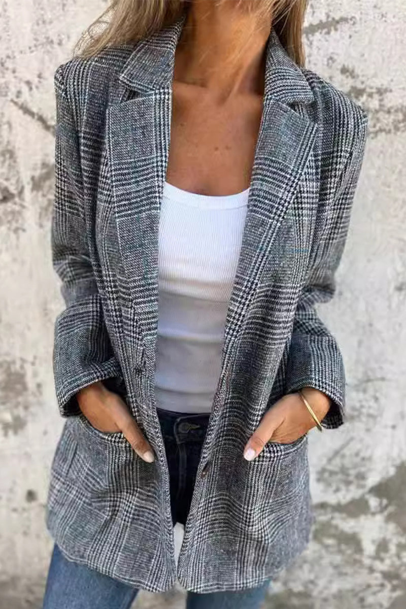 Evelina | Casual outerwear with checked buttons and contrasting turn-down collar