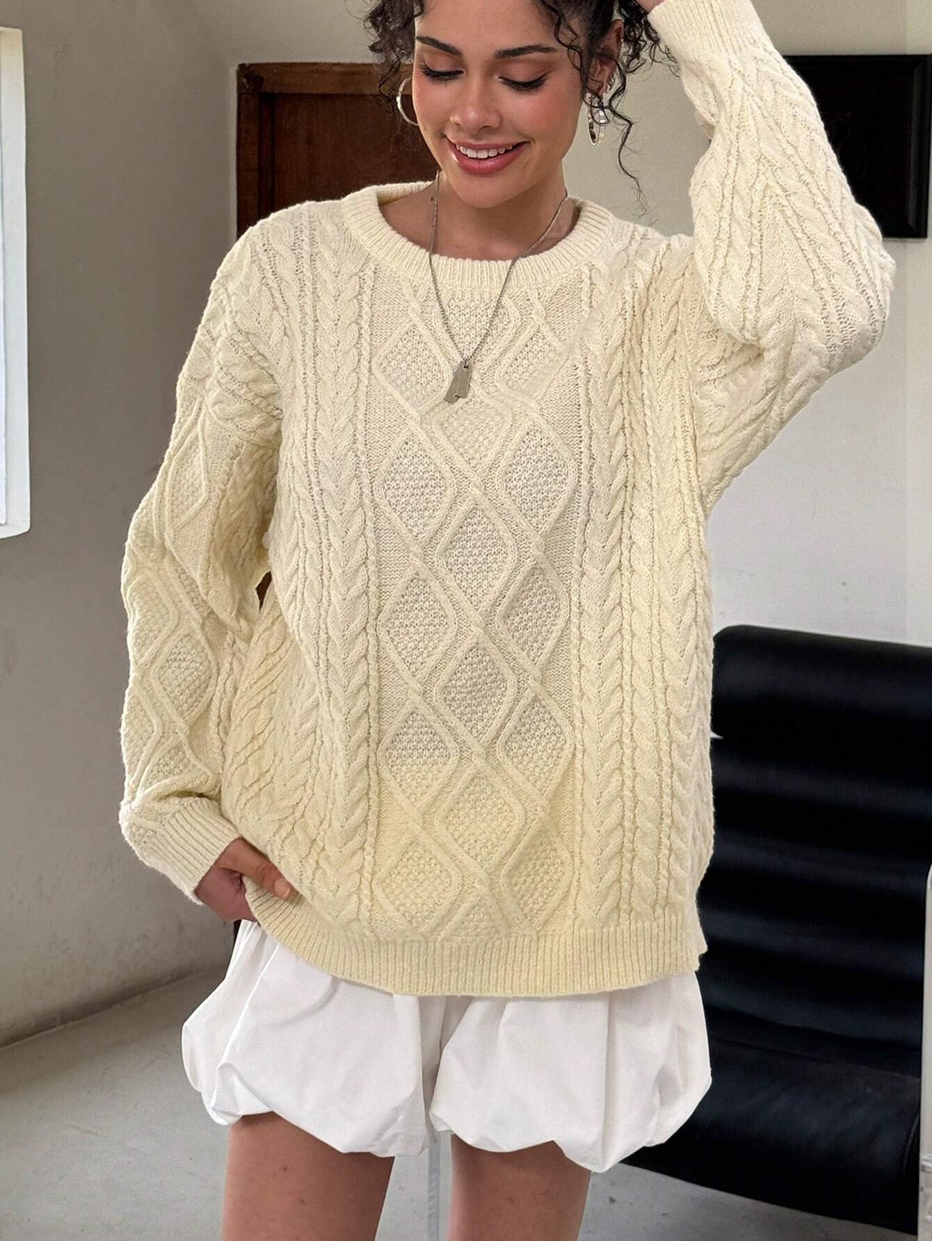 Ursula | Women's sweater with a loose crew neck