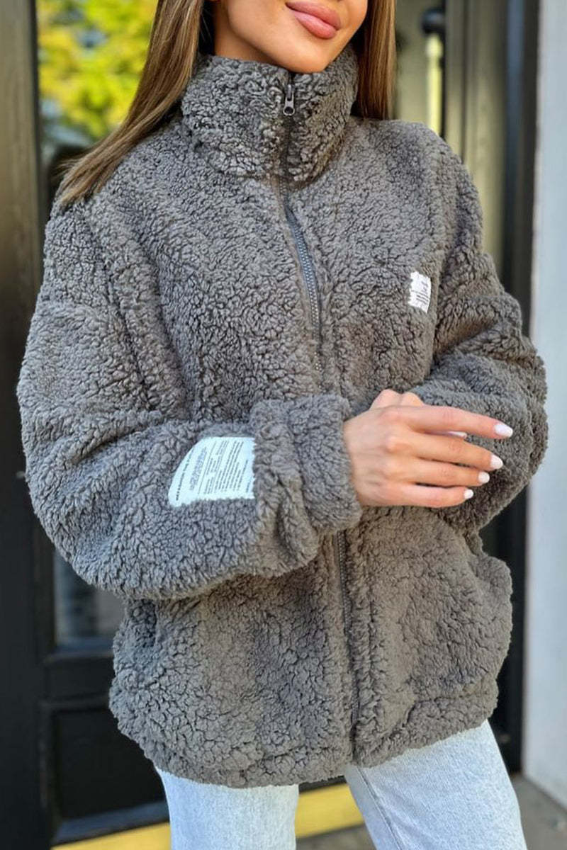 Ivonne | Casual outerwear with a fluffy turn-down collar and pocket for everyday use