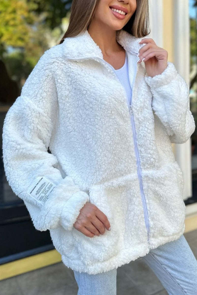Ivonne | Casual outerwear with a fluffy turn-down collar and pocket for everyday use