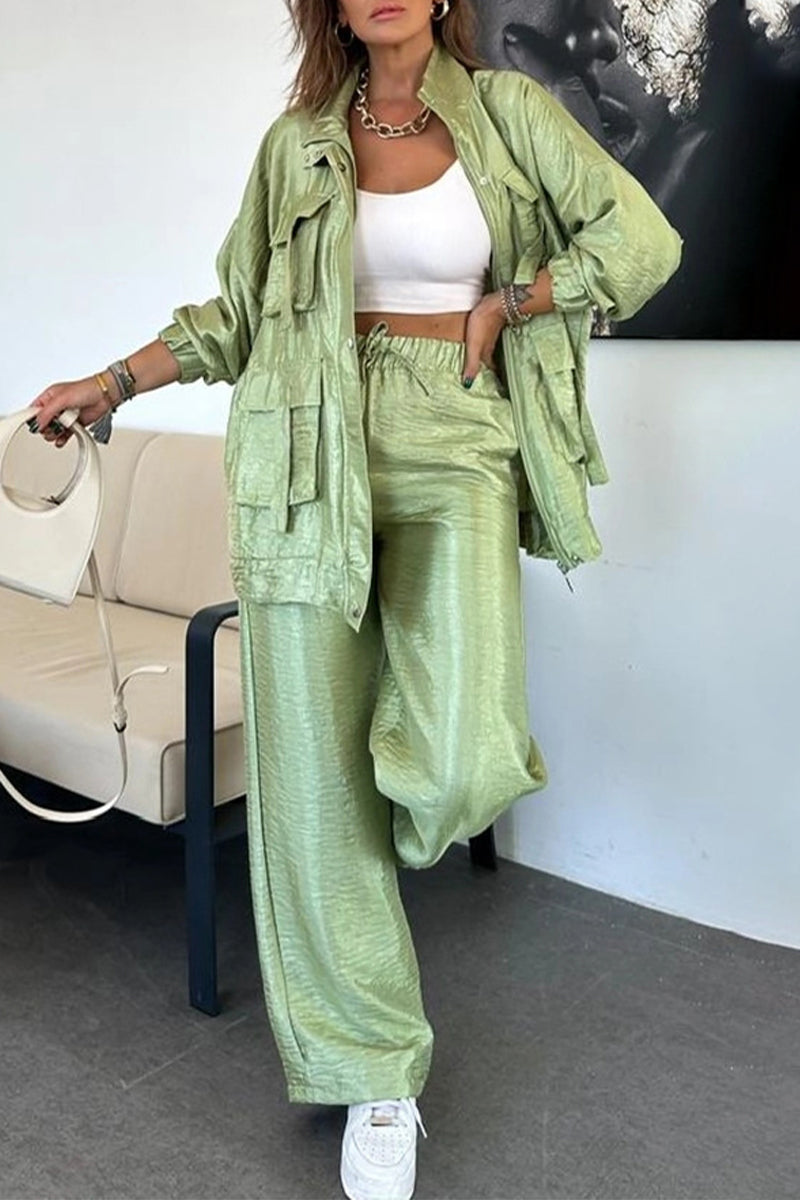 Jessa | Casual, long-sleeved two-piece suit with a gathered stand-up collar and pockets