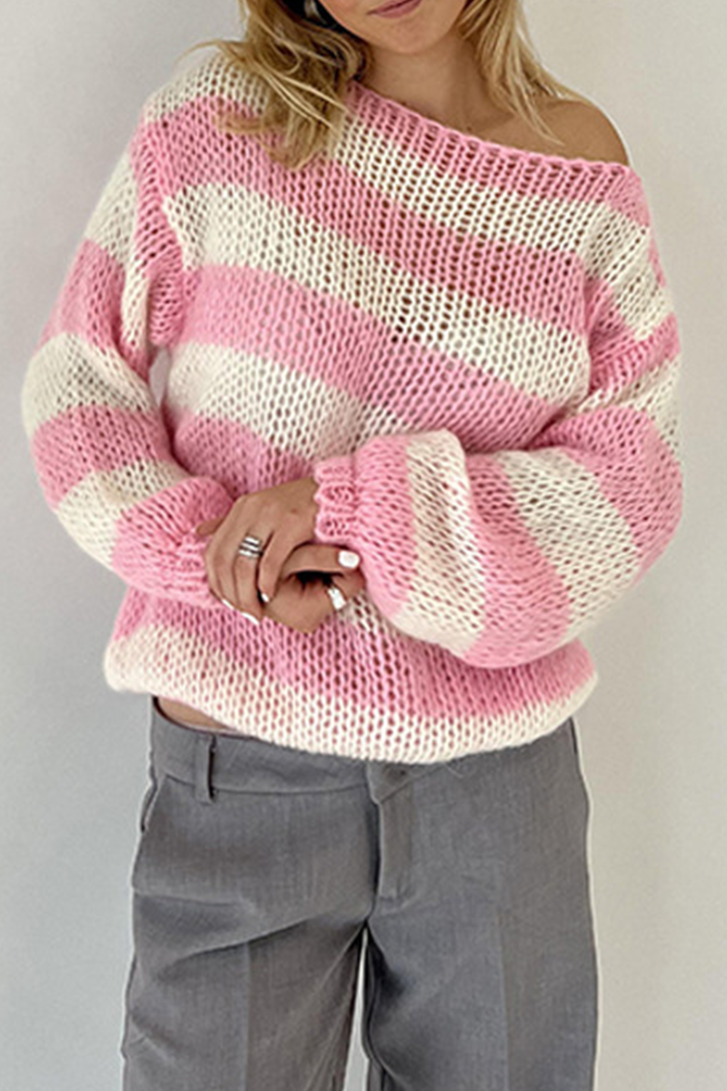 Leandra | Casual sweaters with a slanted collar and a contrasting letter pattern