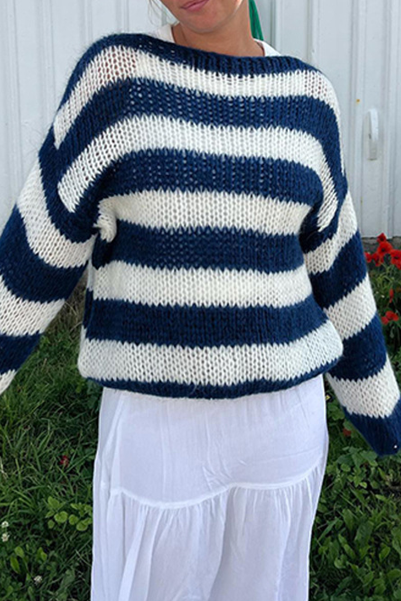 Leandra | Casual sweaters with a slanted collar and a contrasting letter pattern