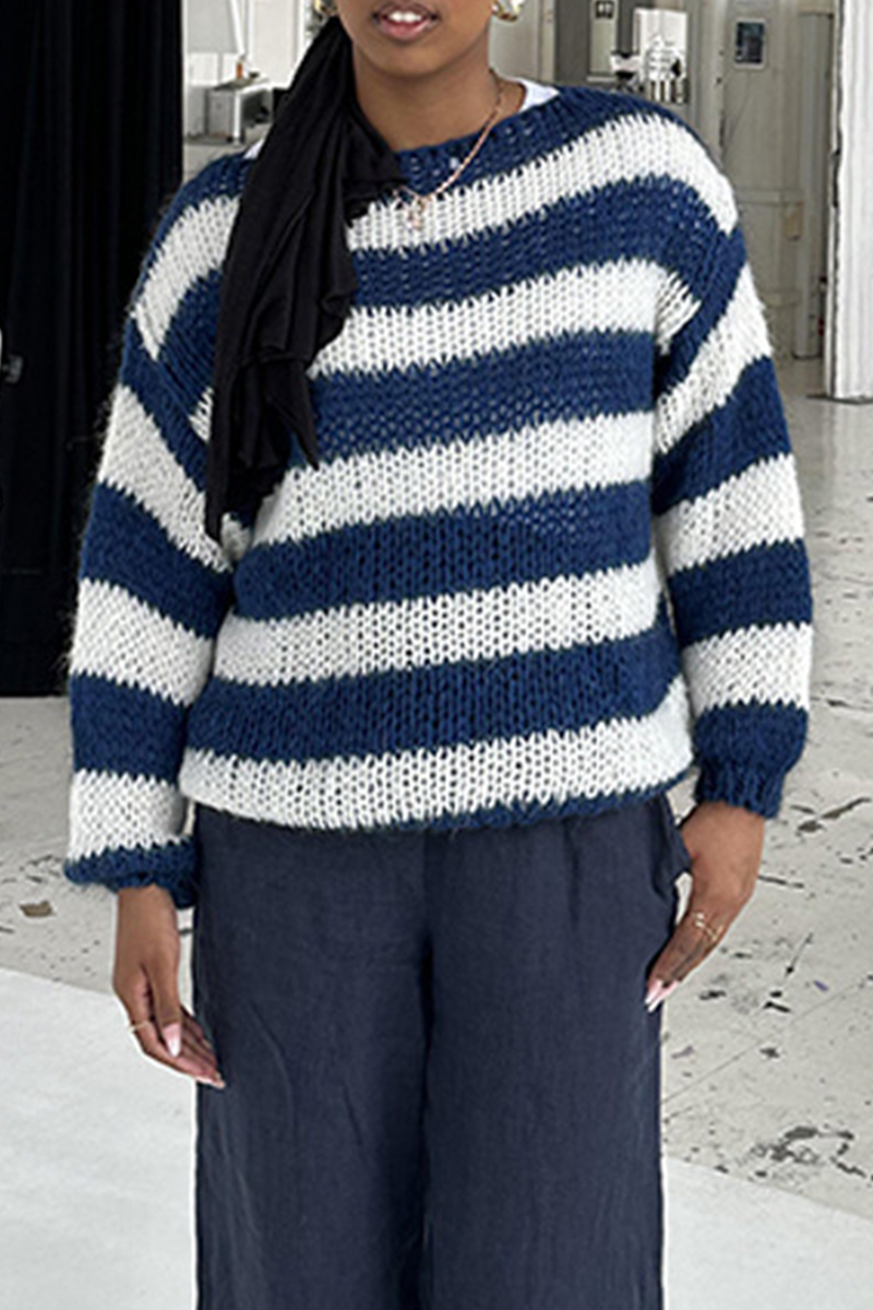 Leandra | Casual sweaters with a slanted collar and a contrasting letter pattern
