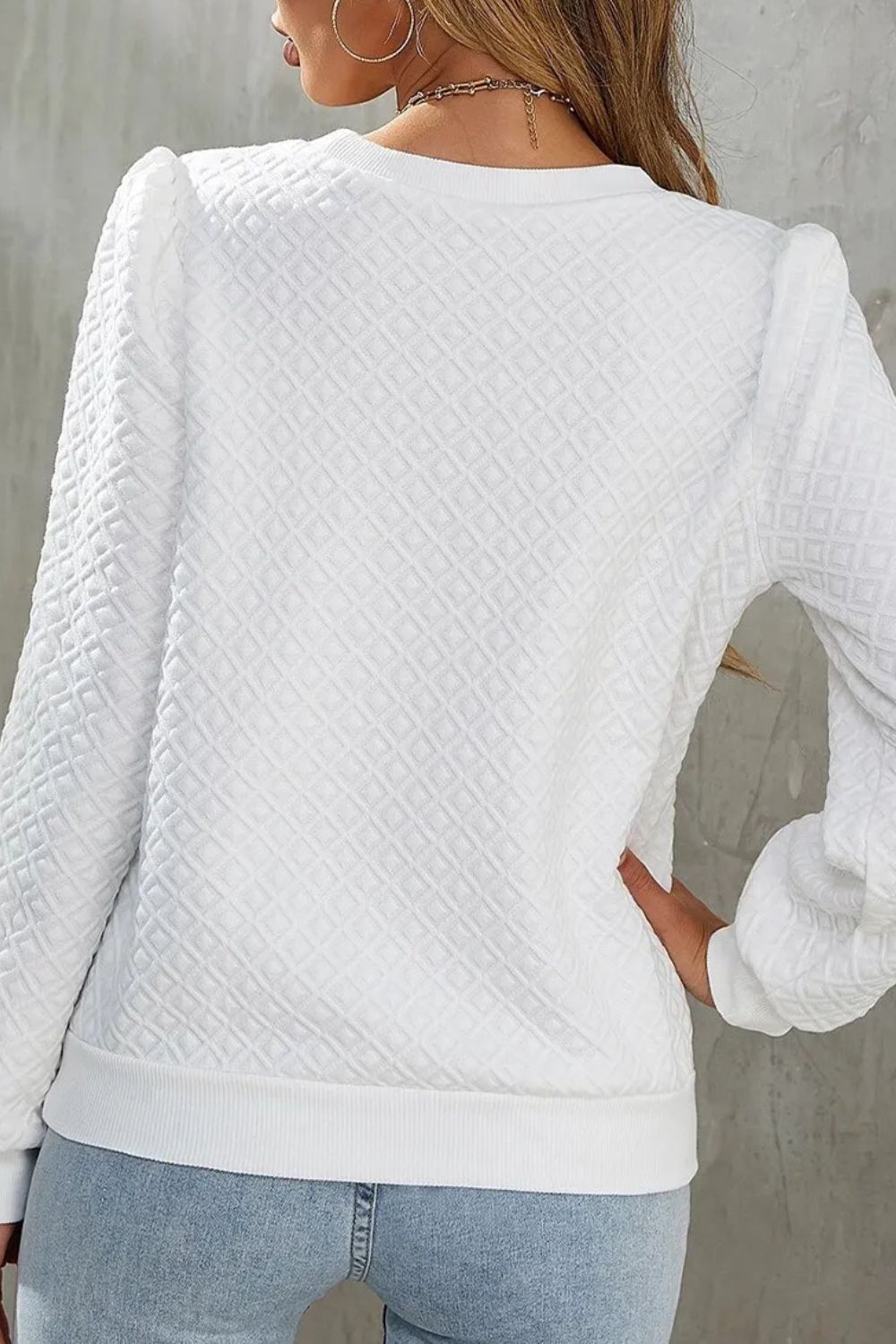 Annelie | Structured, long-sleeved top with a crew neck