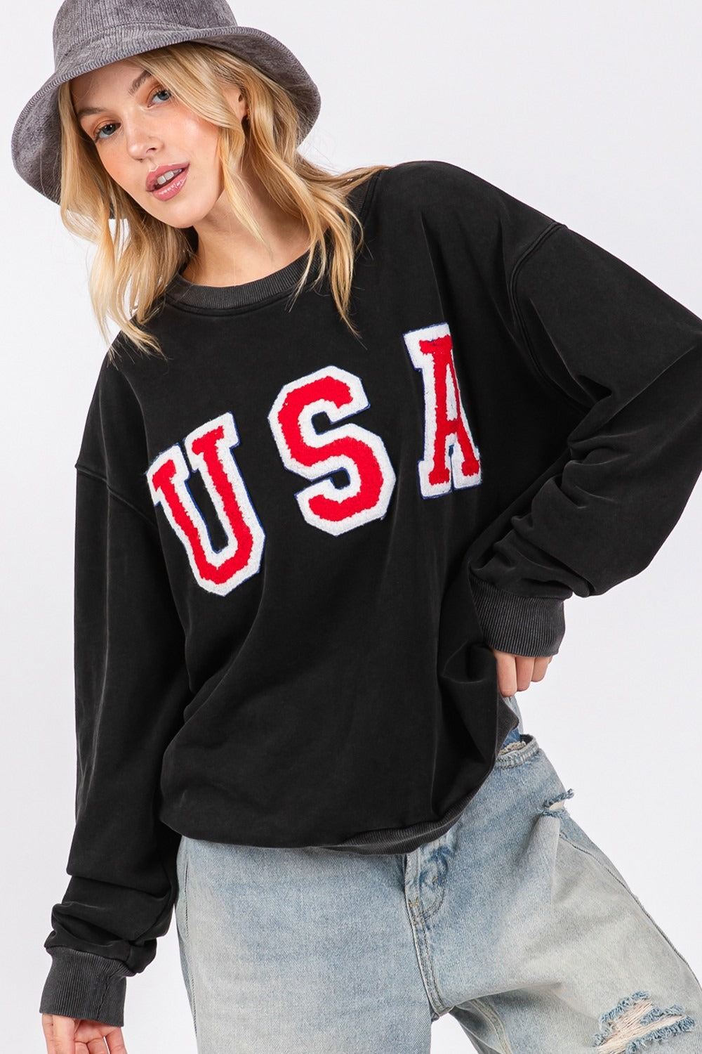 Begoña | SAGE + FIG crew neck sweatshirt with USA letter patch
