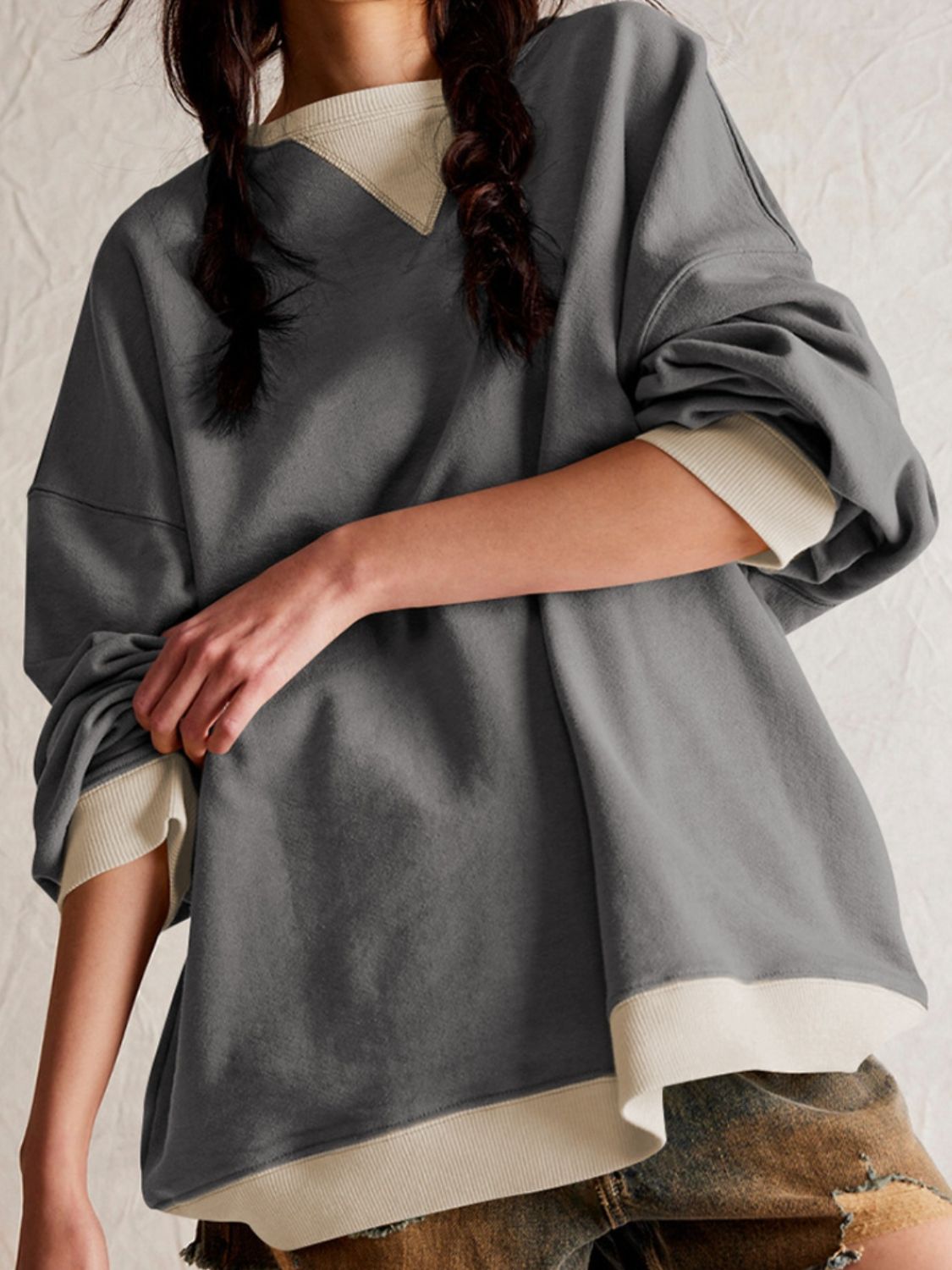 Ilona | Contrasting long-sleeved sweatshirt with dropped shoulders