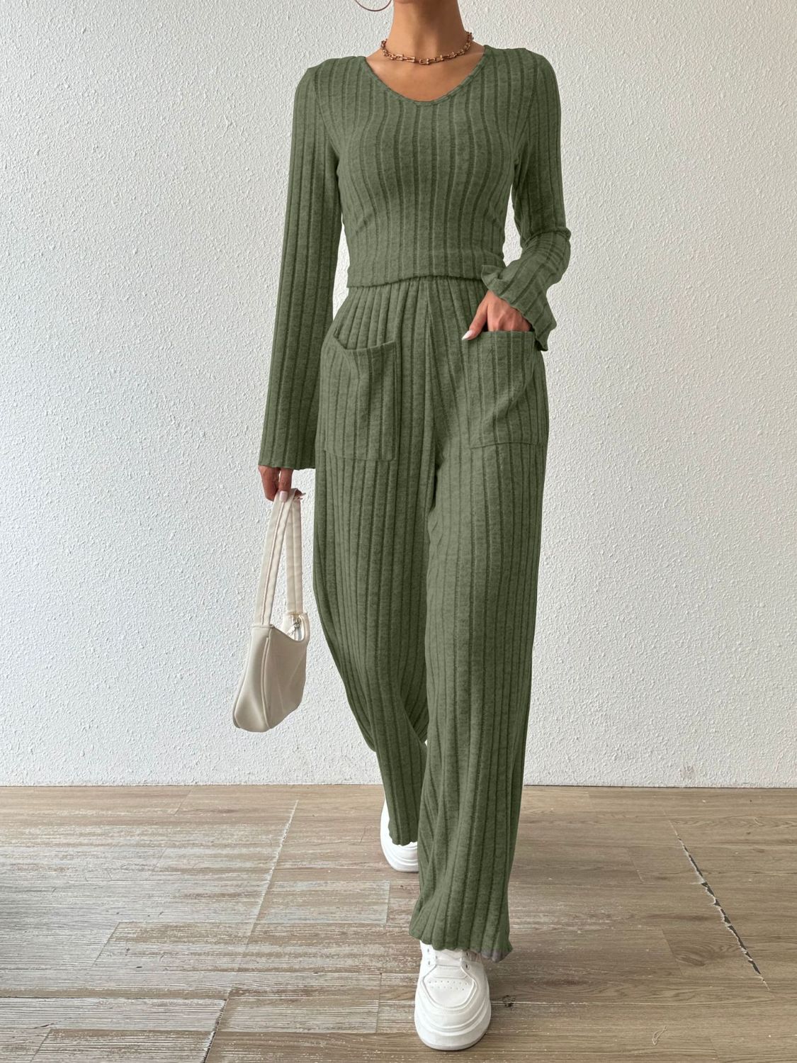 Rocio | Set consisting of a ribbed long-sleeved V-neck shirt and trousers with pockets
