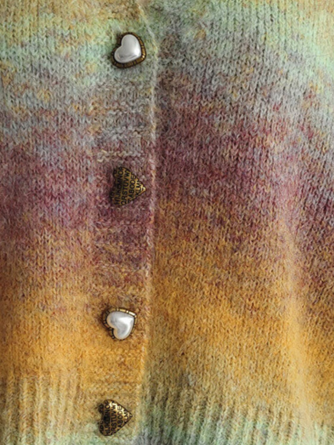 Estela | V-neck cardigan with gradient heart-shaped buttons