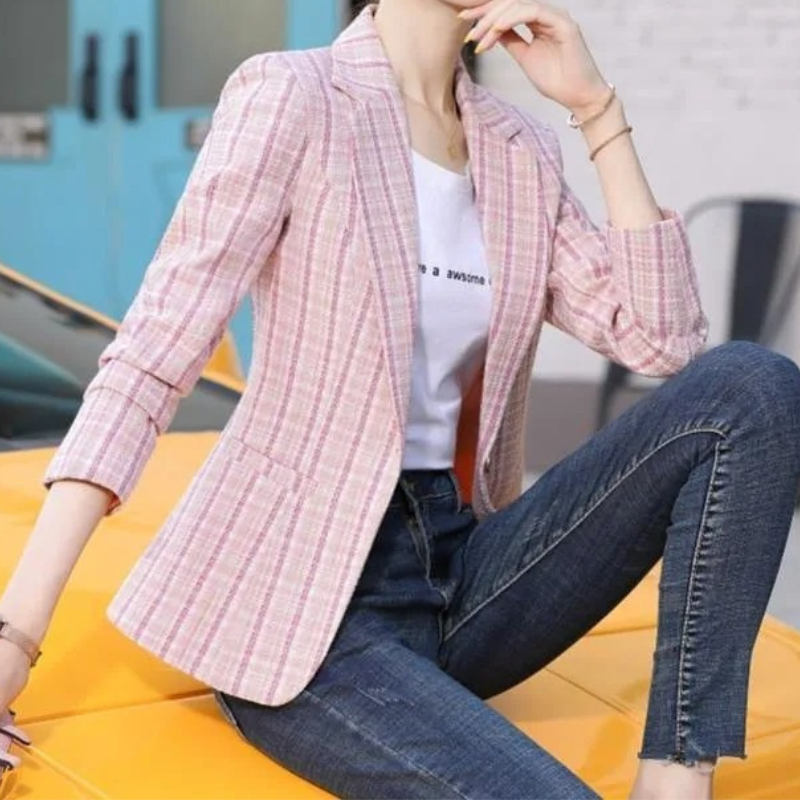 Xaviera | Simple and stylish winter garment