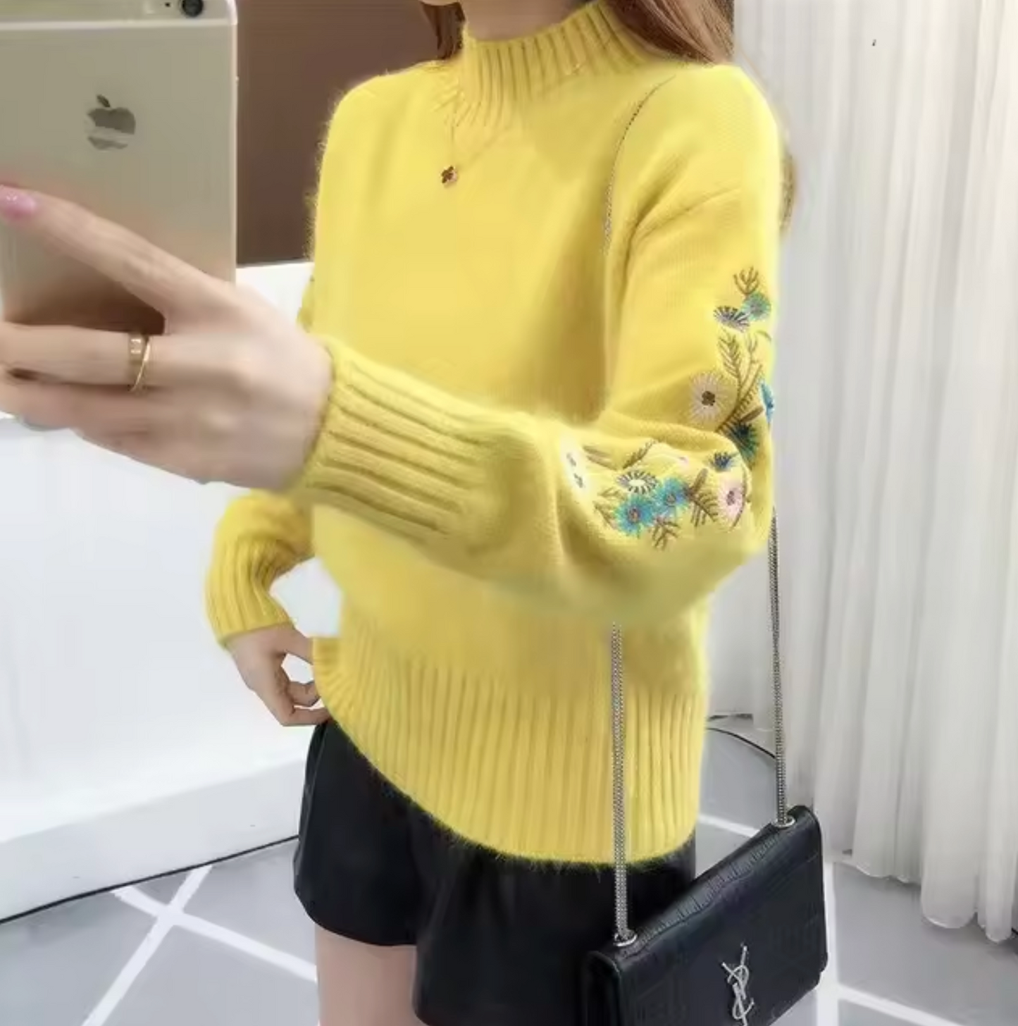 Ramona | Knitted sweater with floral embroidery