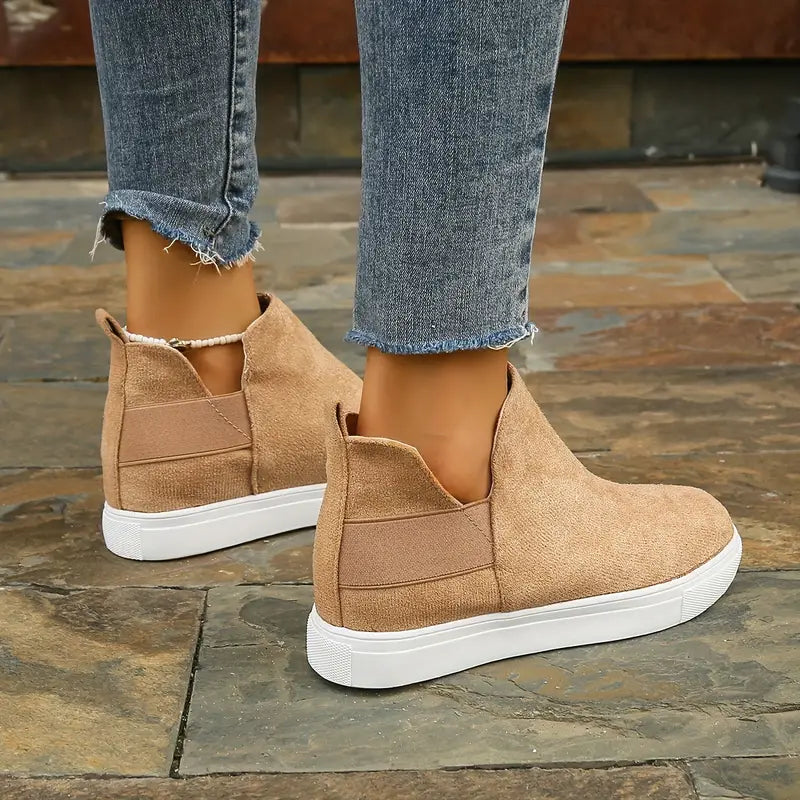 Vania | Relaxed and supportive orthopedic boots.