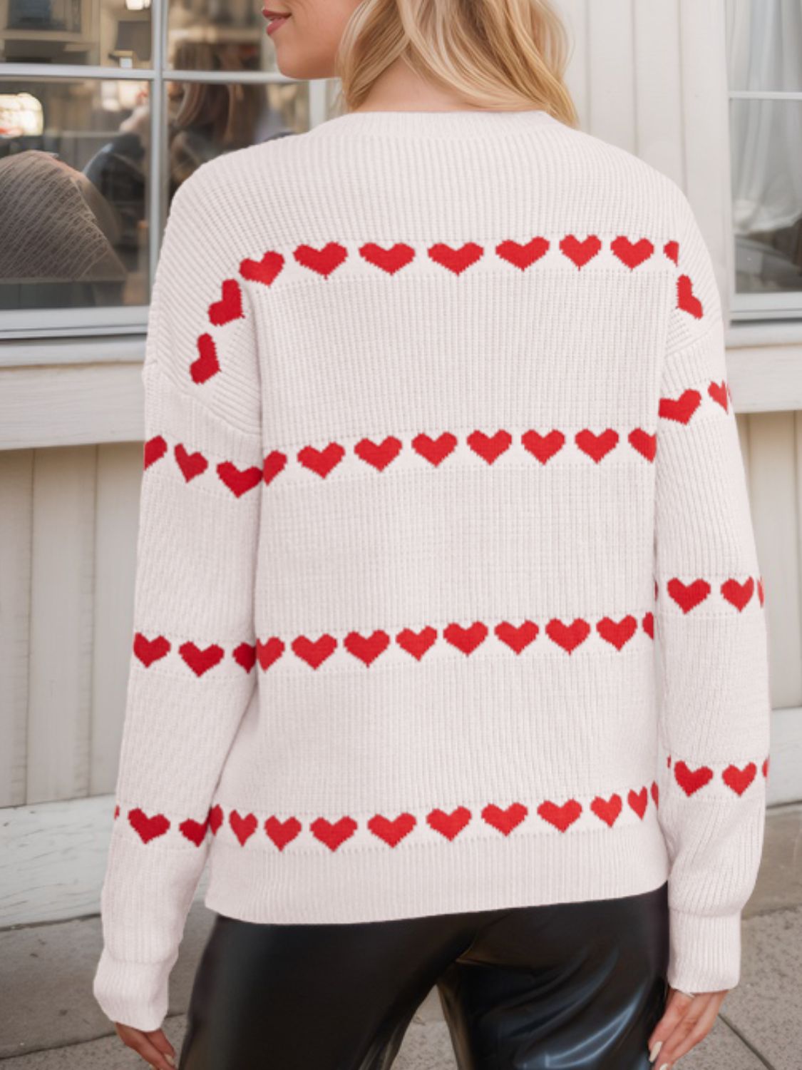 Hanna | Heart-shaped, long-sleeved crew neck sweater