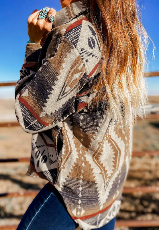 Natividad | Long-sleeved sweatshirt with a geometric half-button pattern