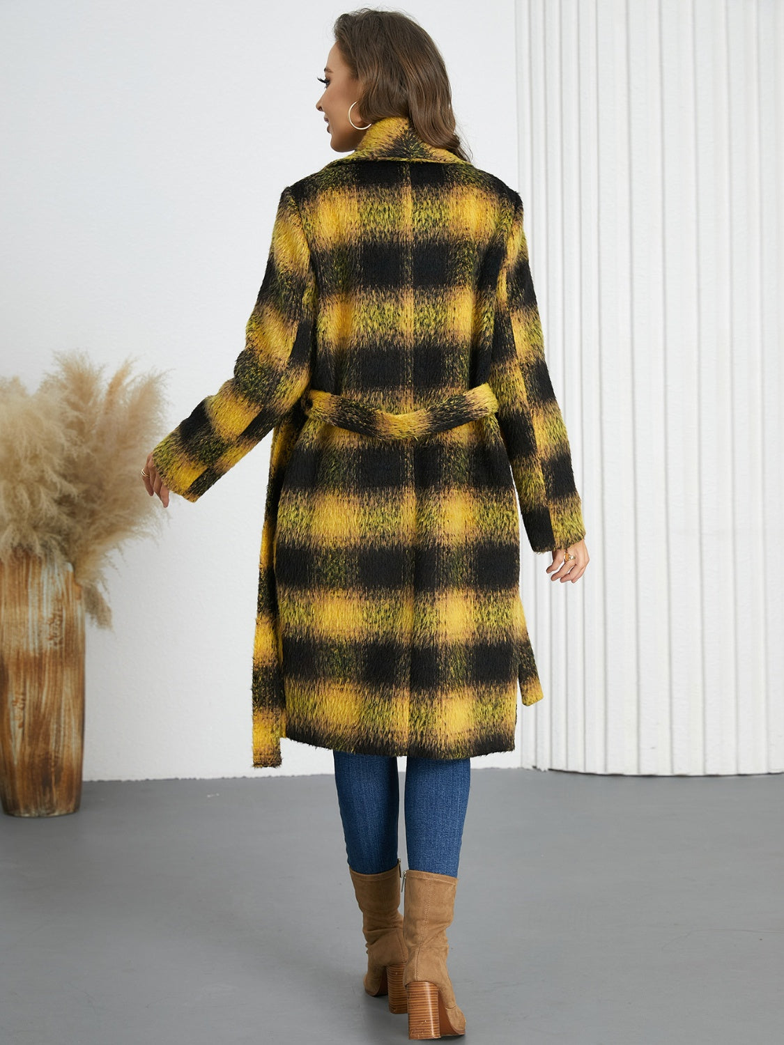 Rosario | Checked, long-sleeved coat with a tie waist