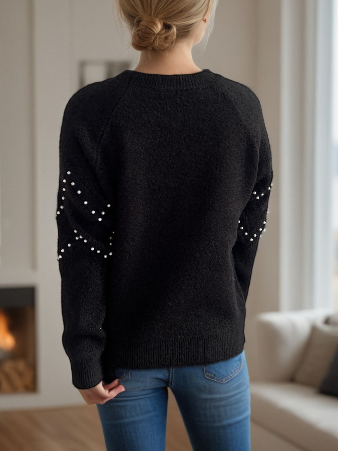 Concepcion | Round neck sweater with raglan sleeves and pearl trim