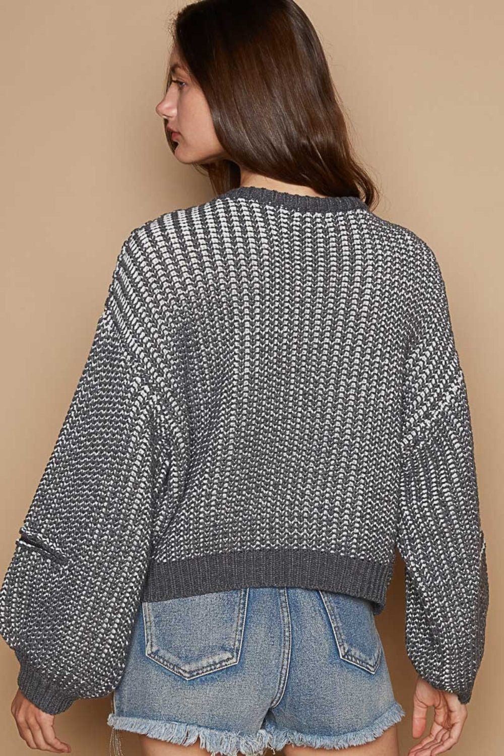 Adelina | Round neck sweater with heart patch and zip and pointed sleeves