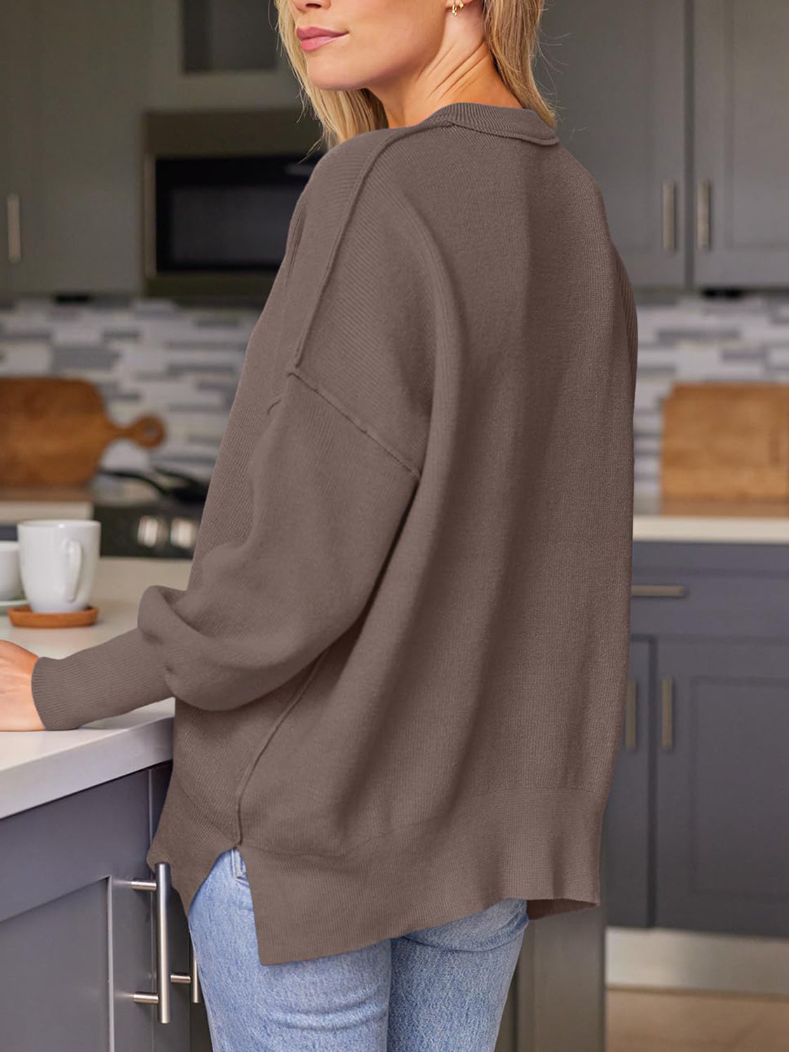 Evelyn | Slit sweater with a crew neck and dropped shoulders