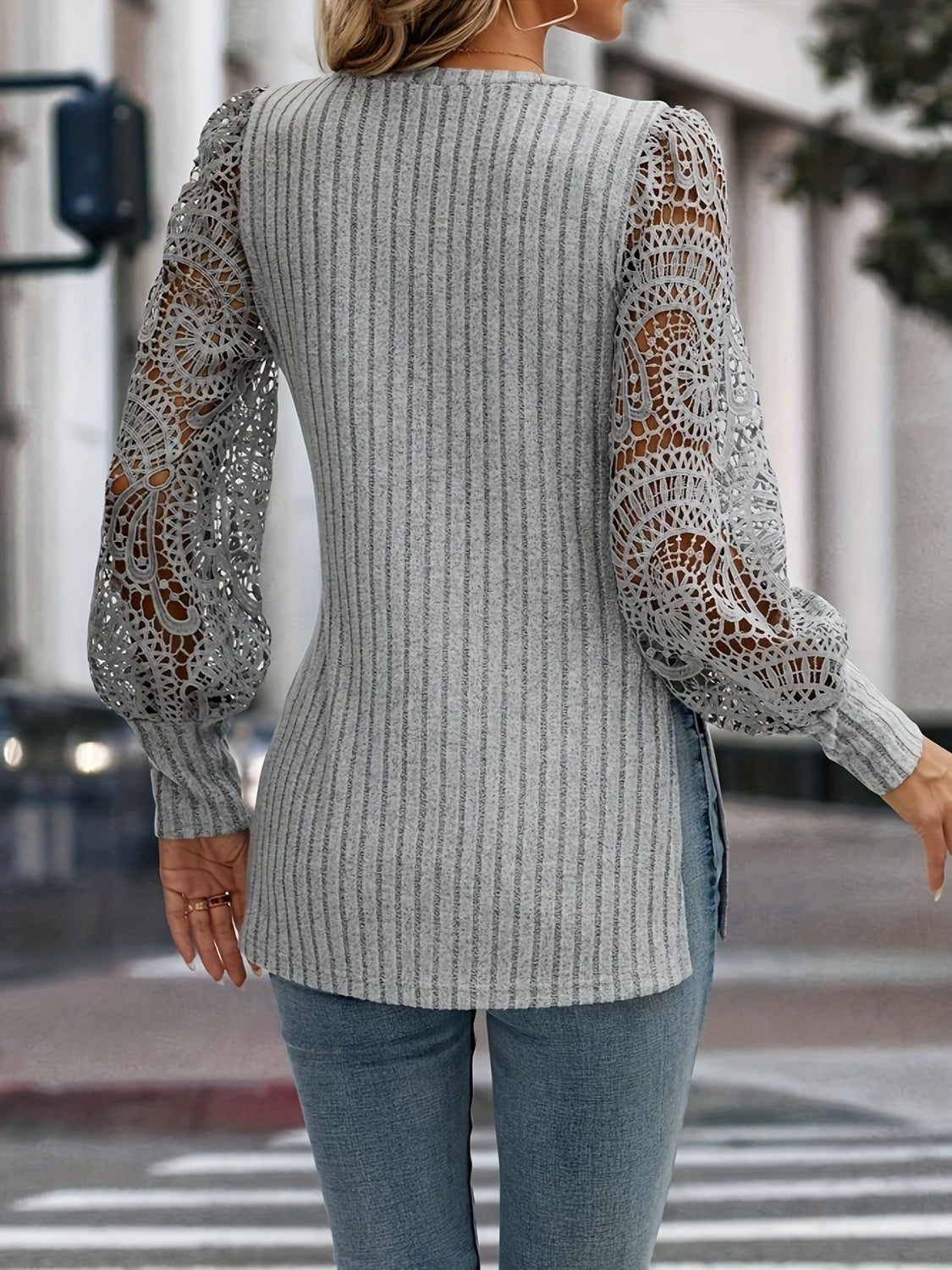 Marieke | Long-sleeved T-shirt with a slit crew neck and lace