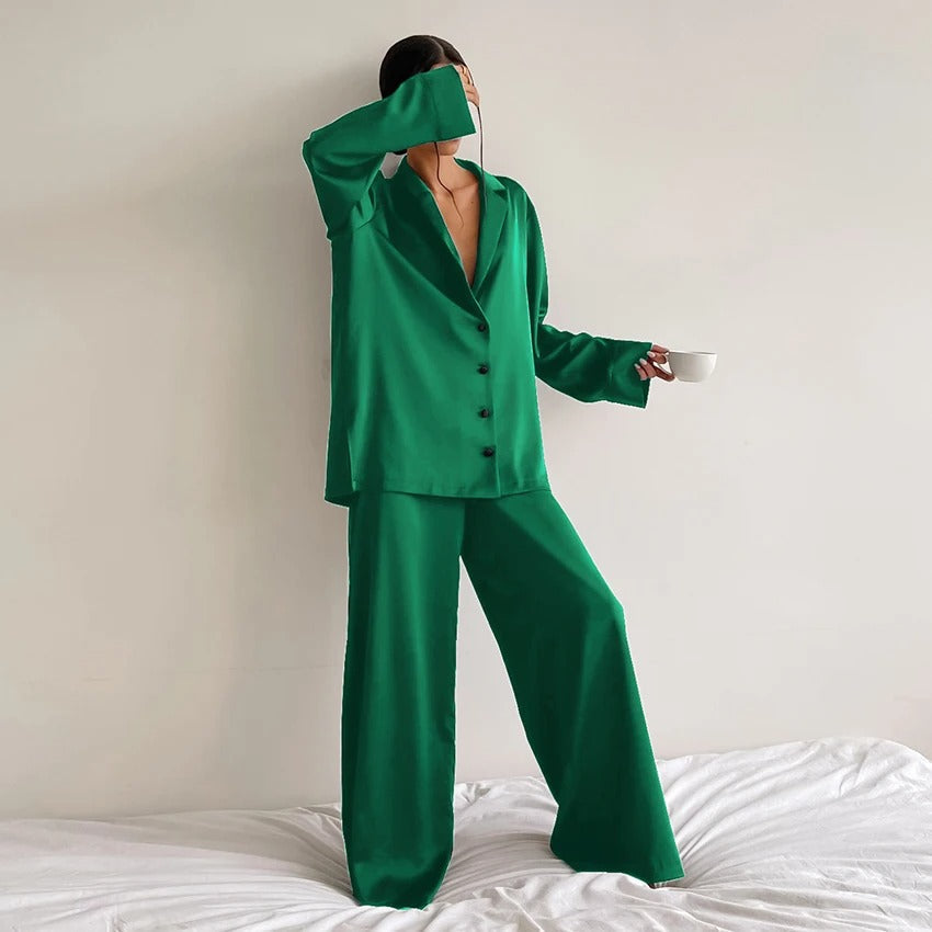 Iris® | Oversized pajama set with silky elegance