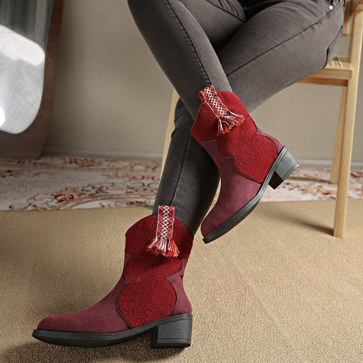 Alba | Suede boots with a pointed toe and block heel