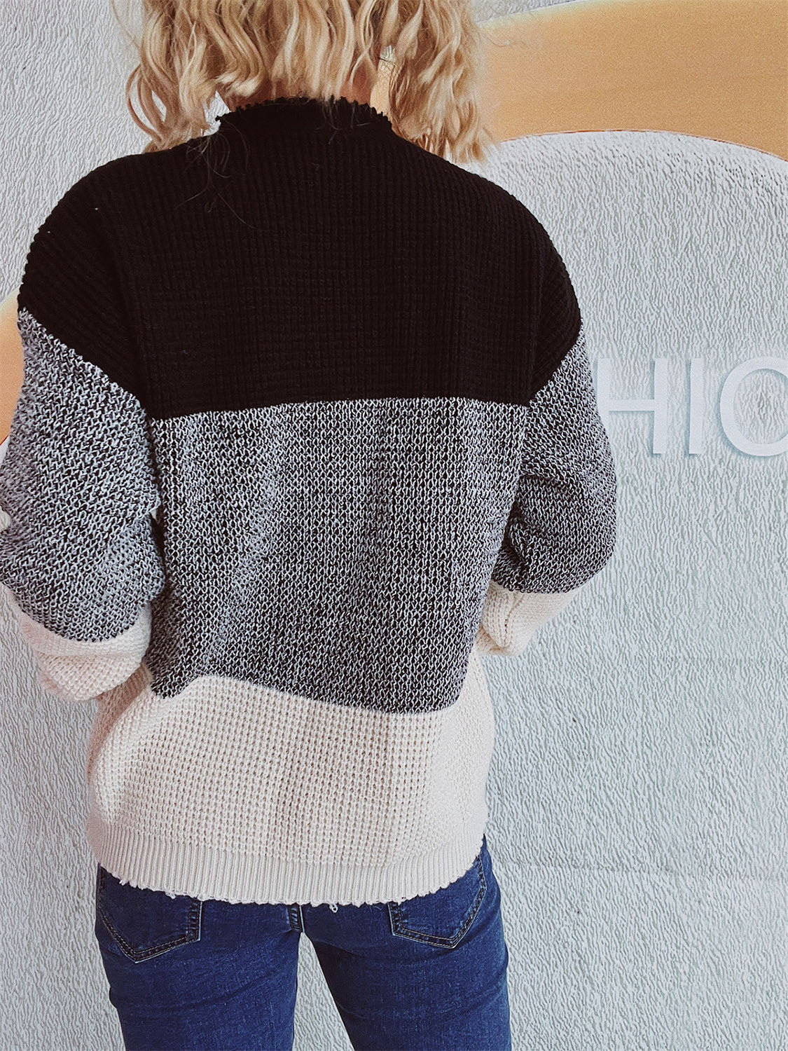 Emilie | Long sleeve sweater with a color block design