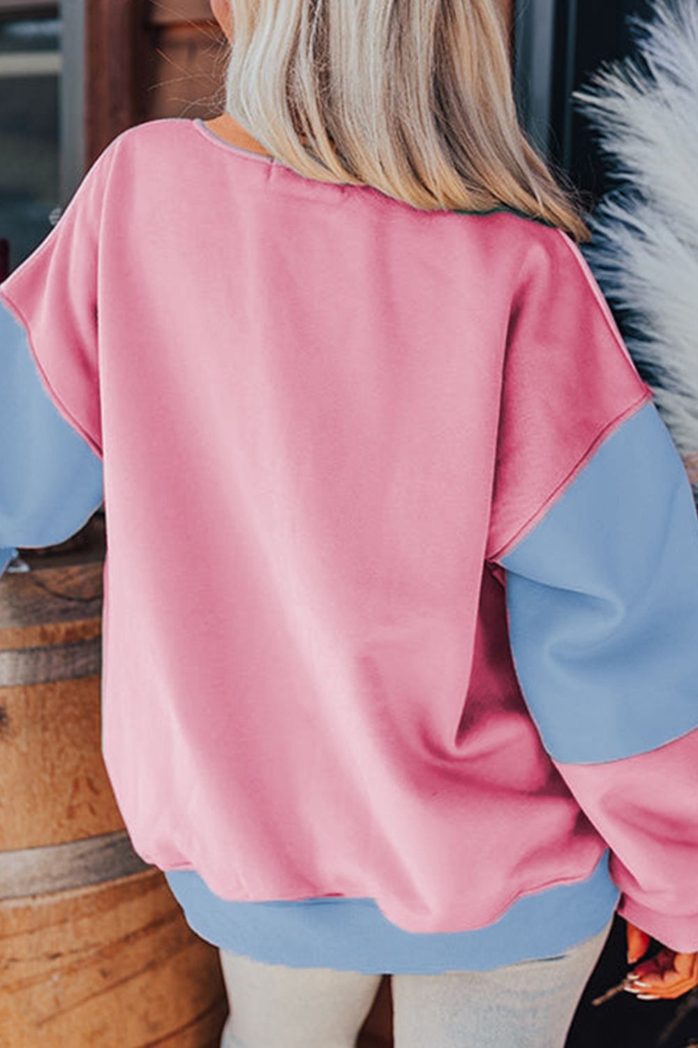 Greta | Color block sweatshirt with a crew neck and long sleeves