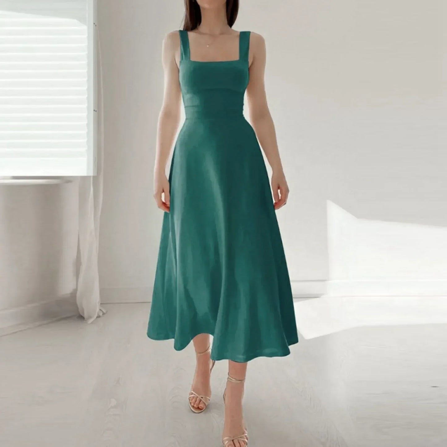 Querida® | Elegant Dress With Square Neckline