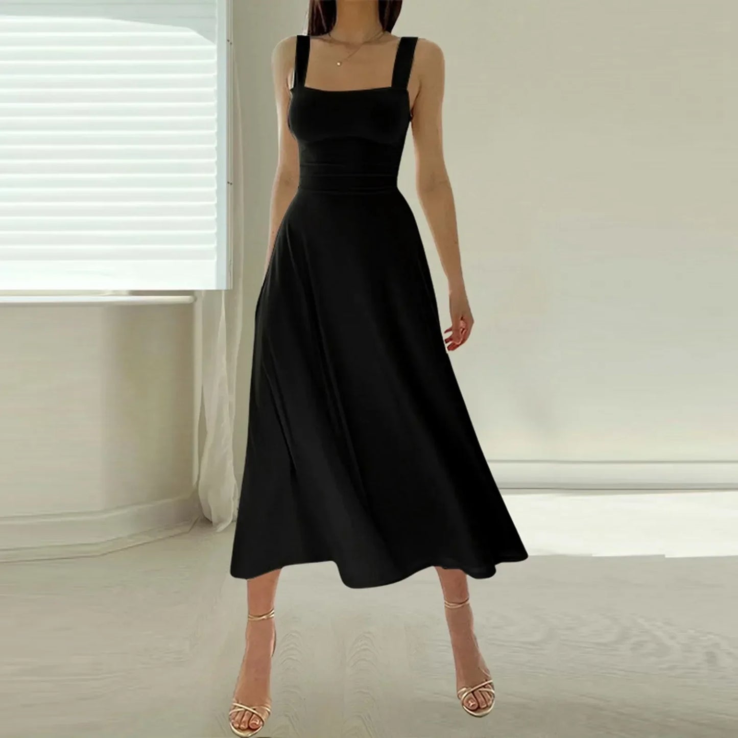Querida® | Elegant Dress With Square Neckline