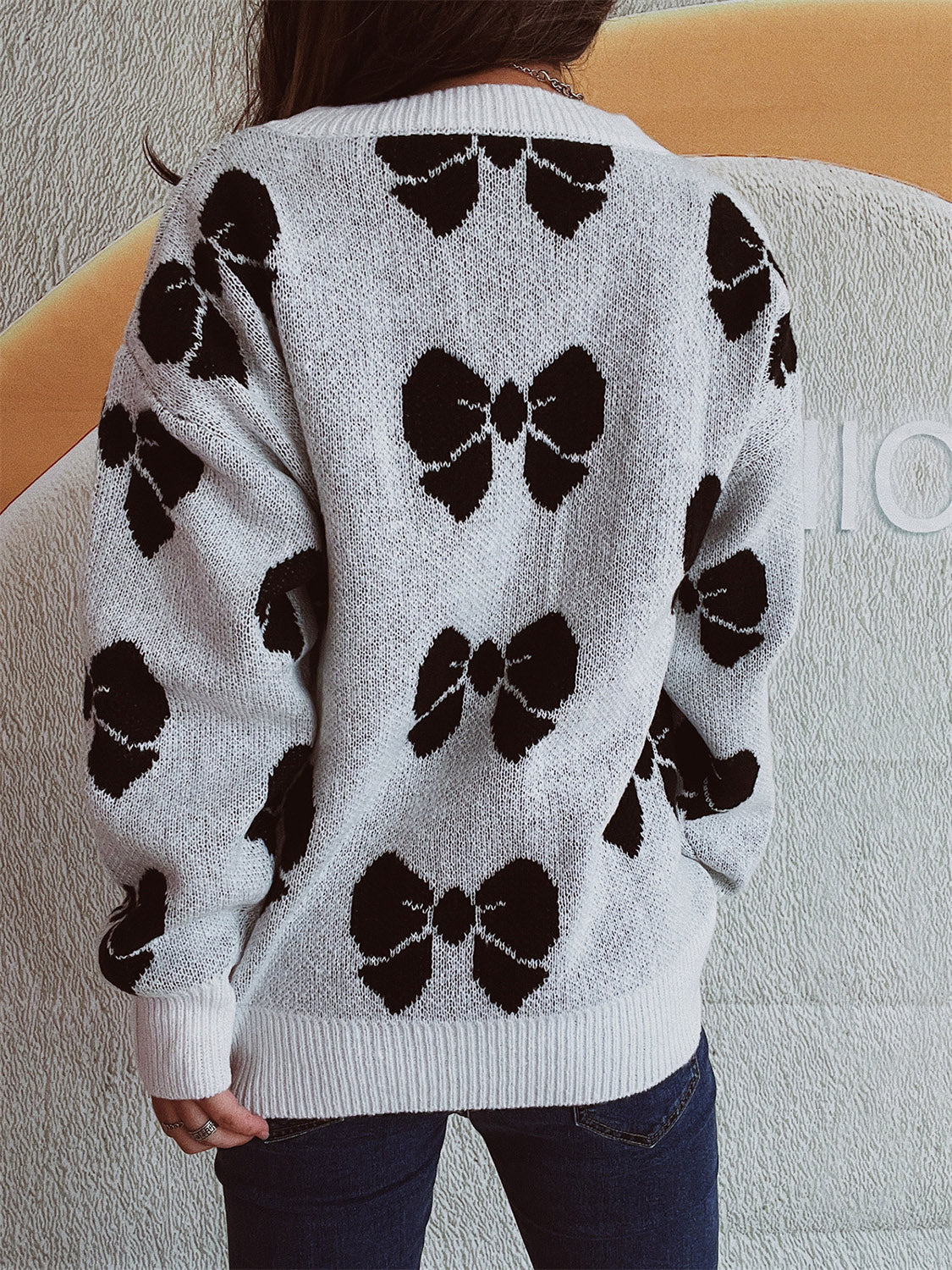 Gisela | Round neck sweater with dropped shoulder and bow