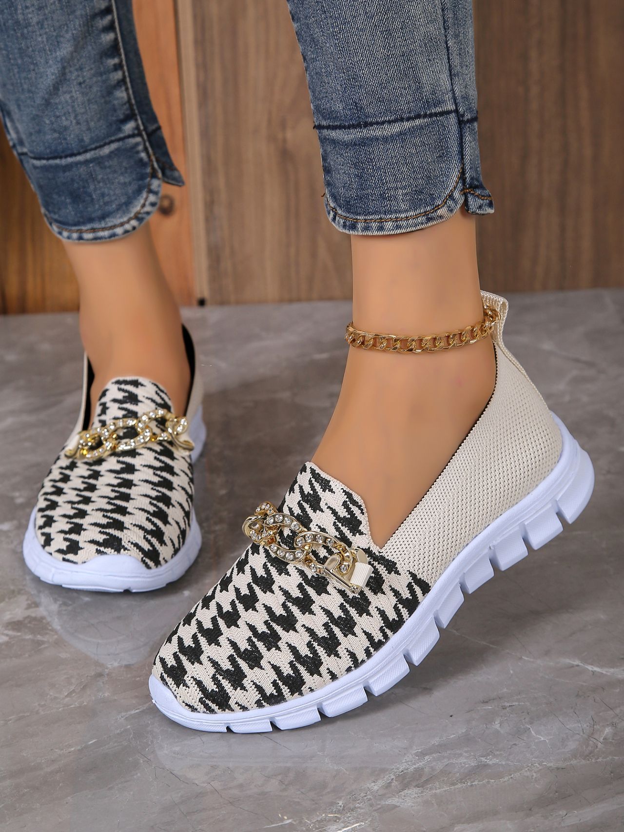Renata® | Fashion Houndstooth Print Chain Mesh Shoes
