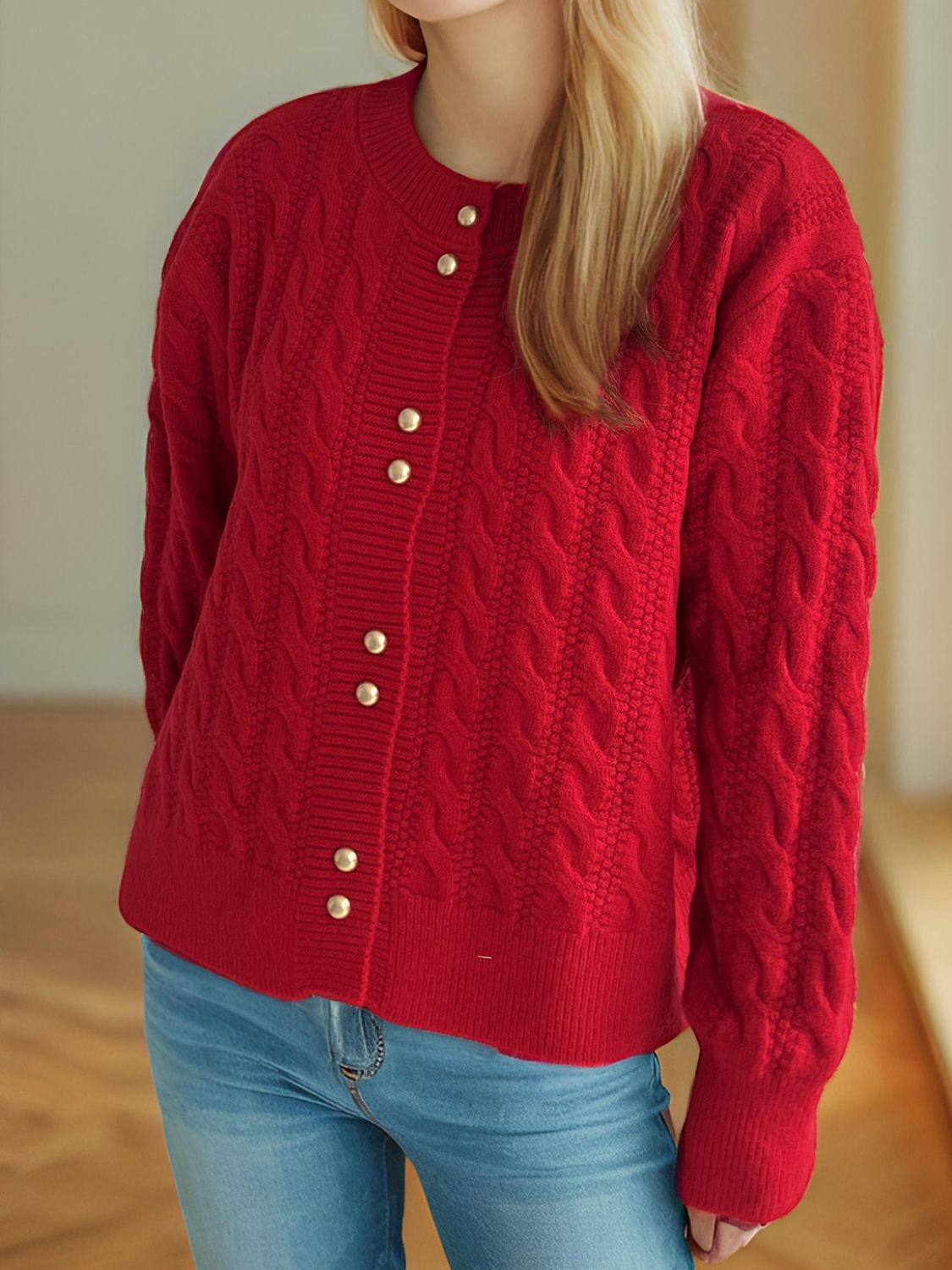 Cristina | Cable knit cardigan with a crew neck and long sleeves