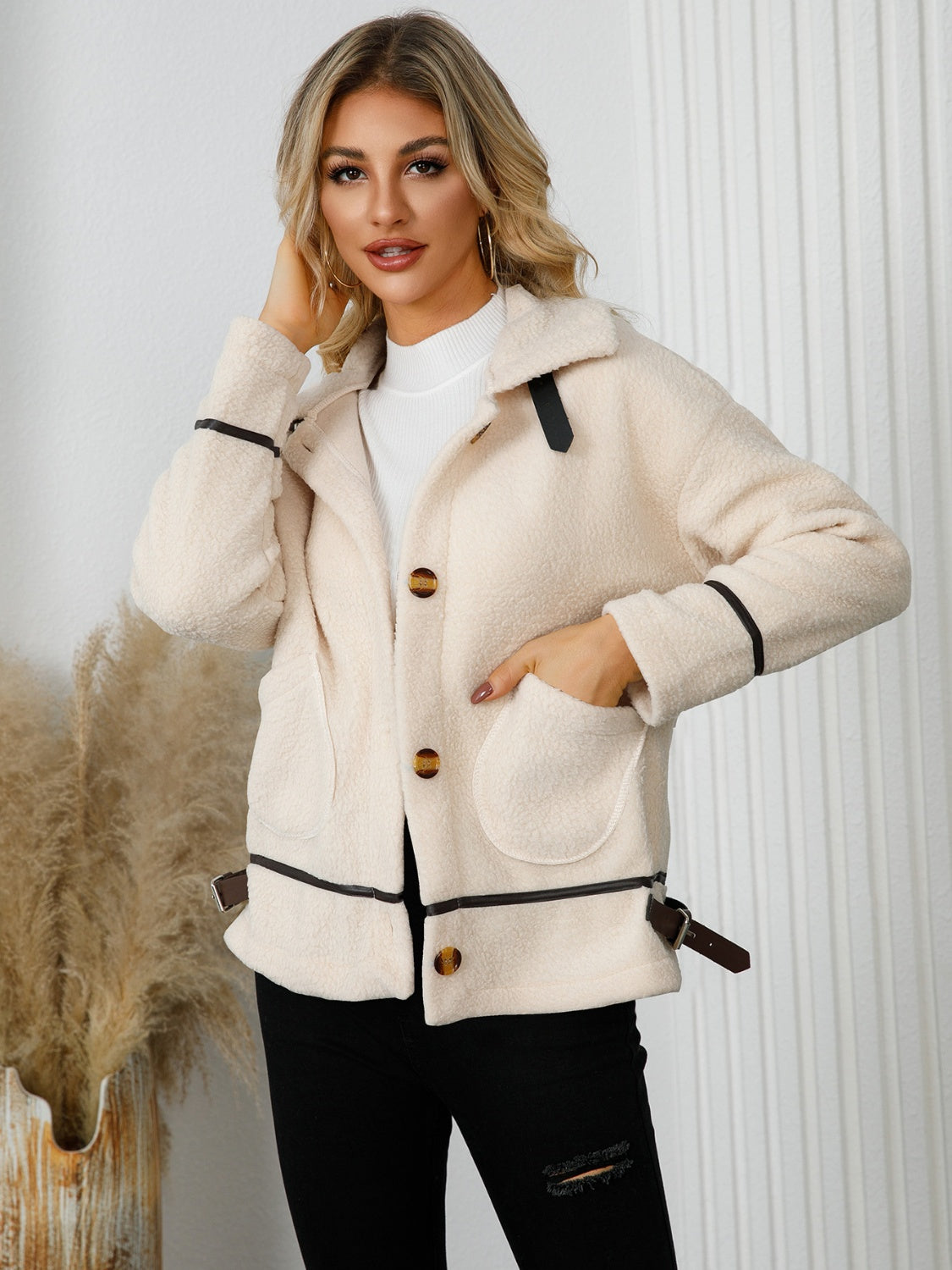 Edith | Jacket with pockets and button placket and collar