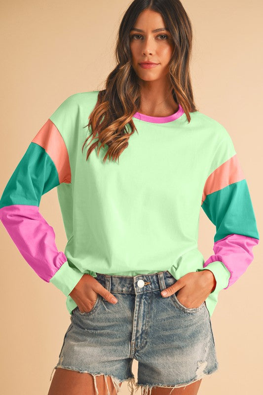 Adriana | Loose fit top with color block sleeves