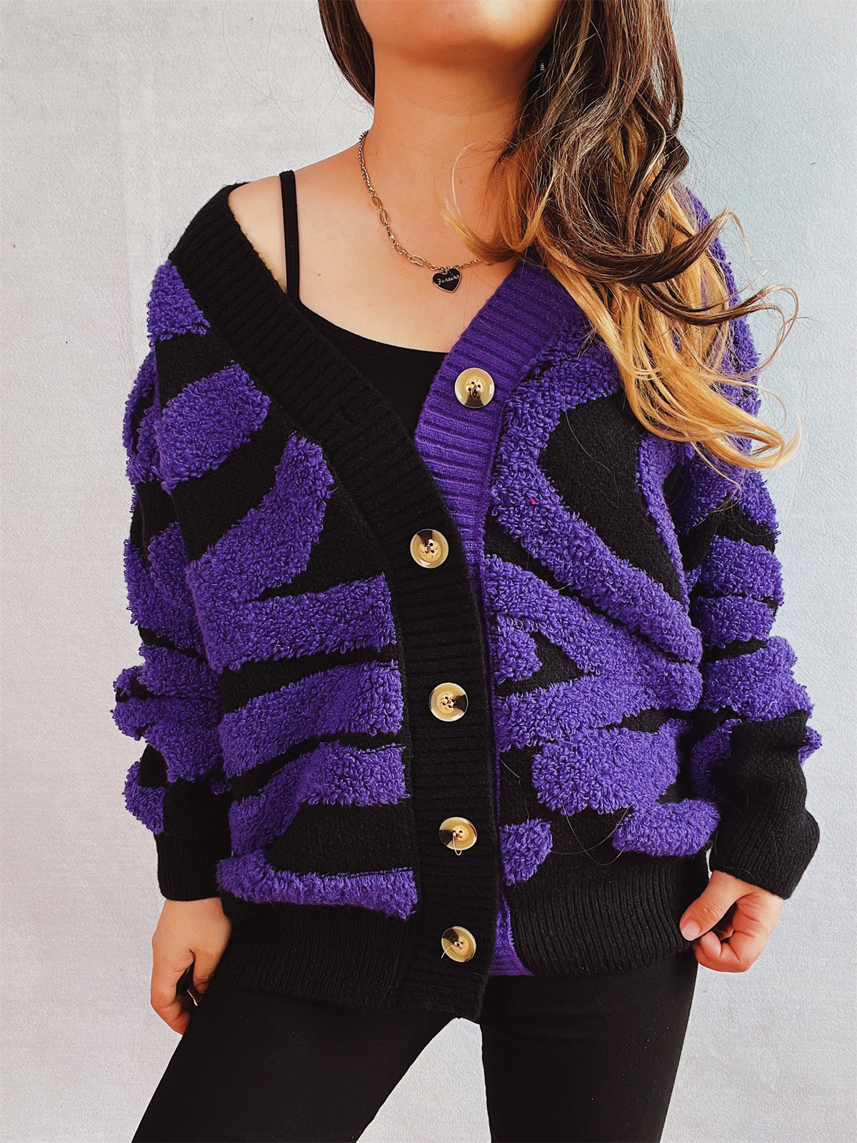 Lea | Contrast color long sleeve cardigan with buttons