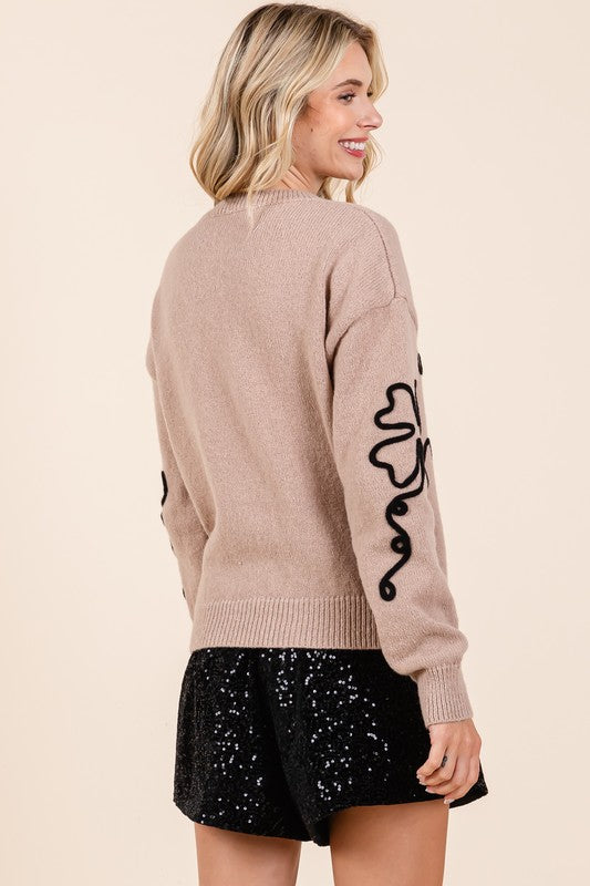 Adriana | Knitted sweater with floral embroidery