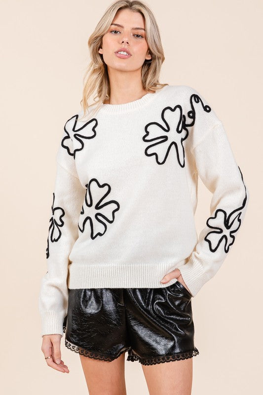 Cecilia | Plus knitted sweater with floral embroidery