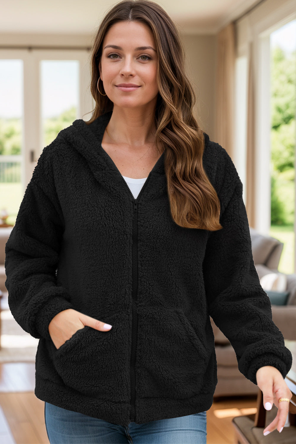 Elvira | Long sleeve outerwear with a fluffy hood and zip fastening