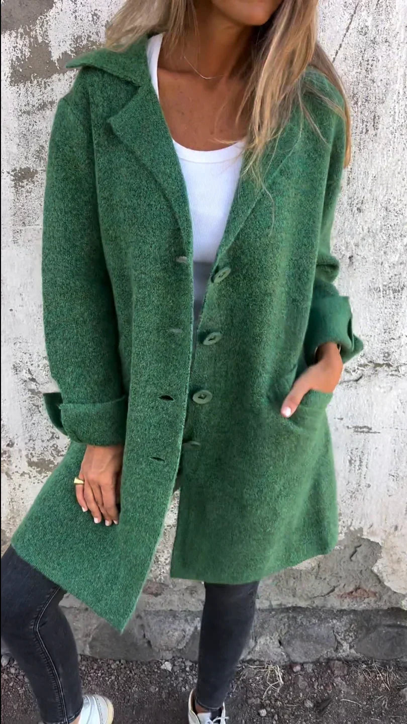 Ariadna | Waterproof coat with lapel collar