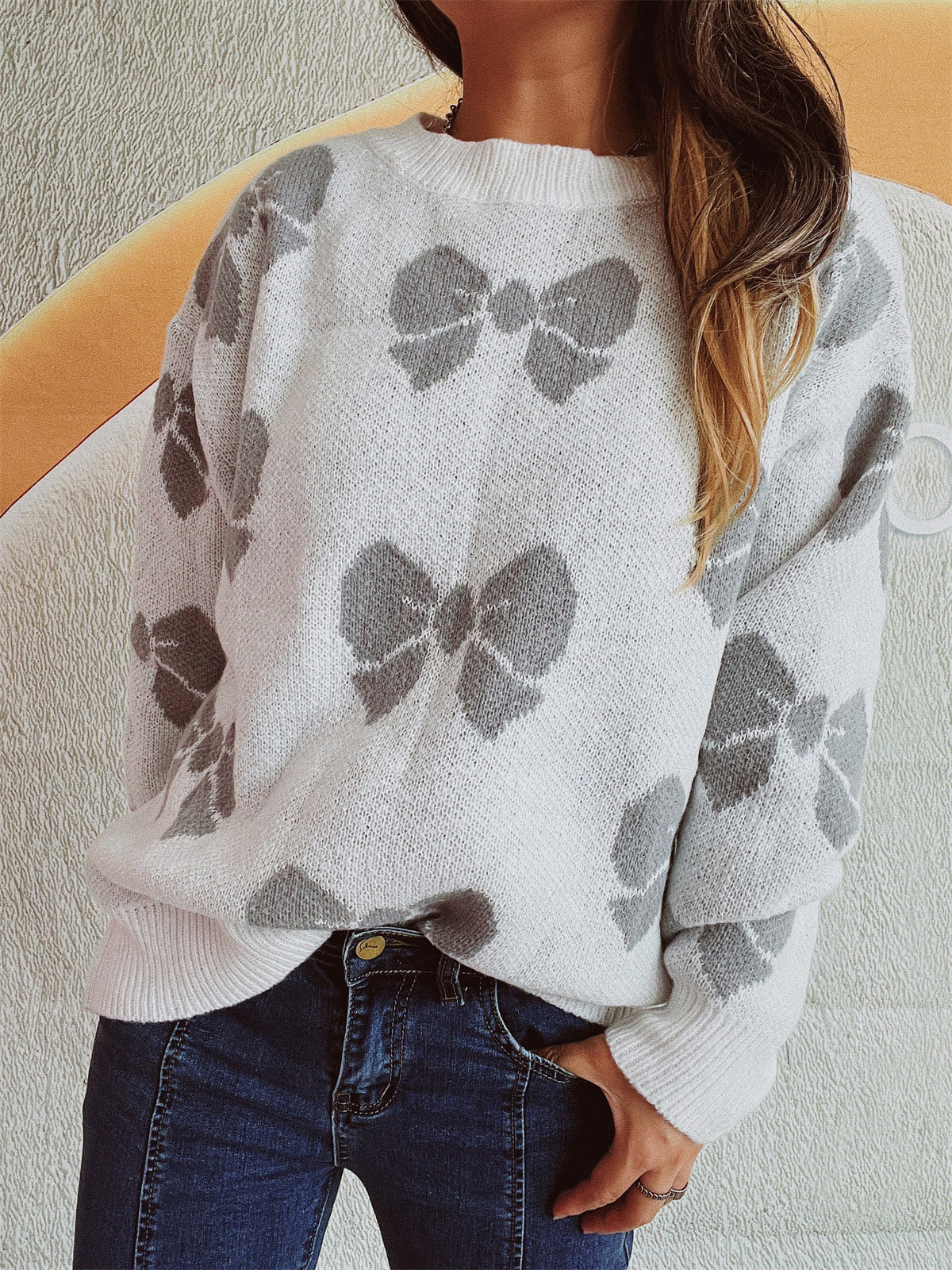 Gisela | Round neck sweater with dropped shoulder and bow